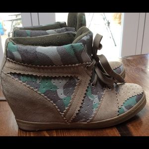 N.Y.LA Camo Wedge Sneakers